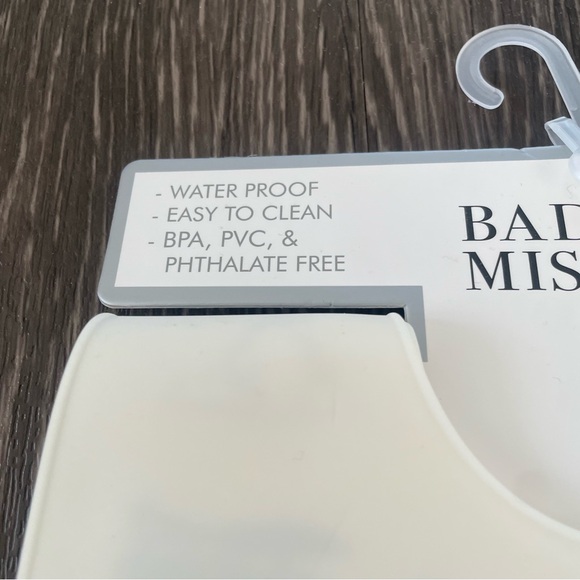 New! Badgley Mischka Vintage "Let the adventures Begin" Silicone Bib Set - Picture 7 of 7